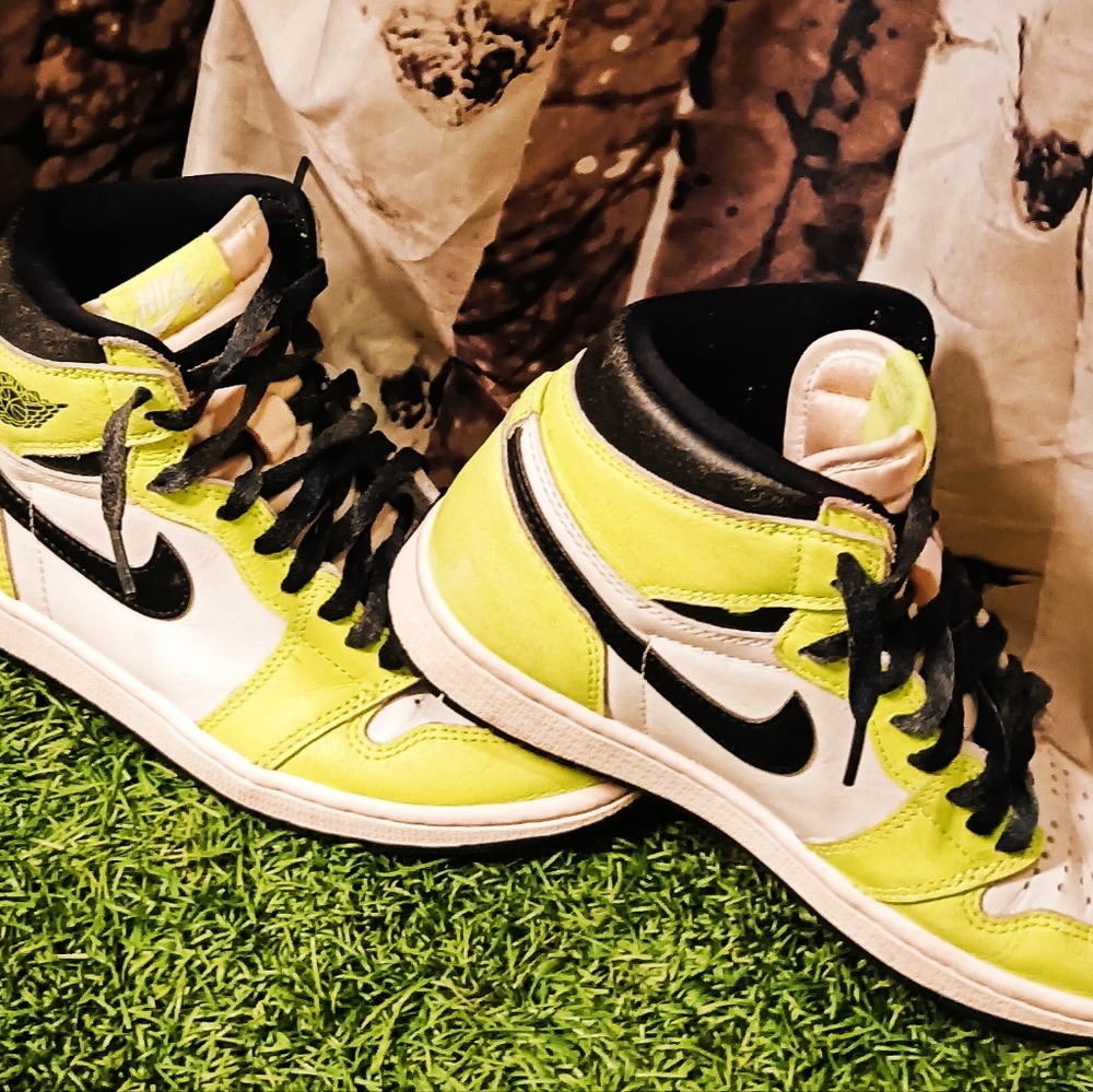 Nike Air Jordan 1 Retro High OG Shoes 'Volt Visionaire'